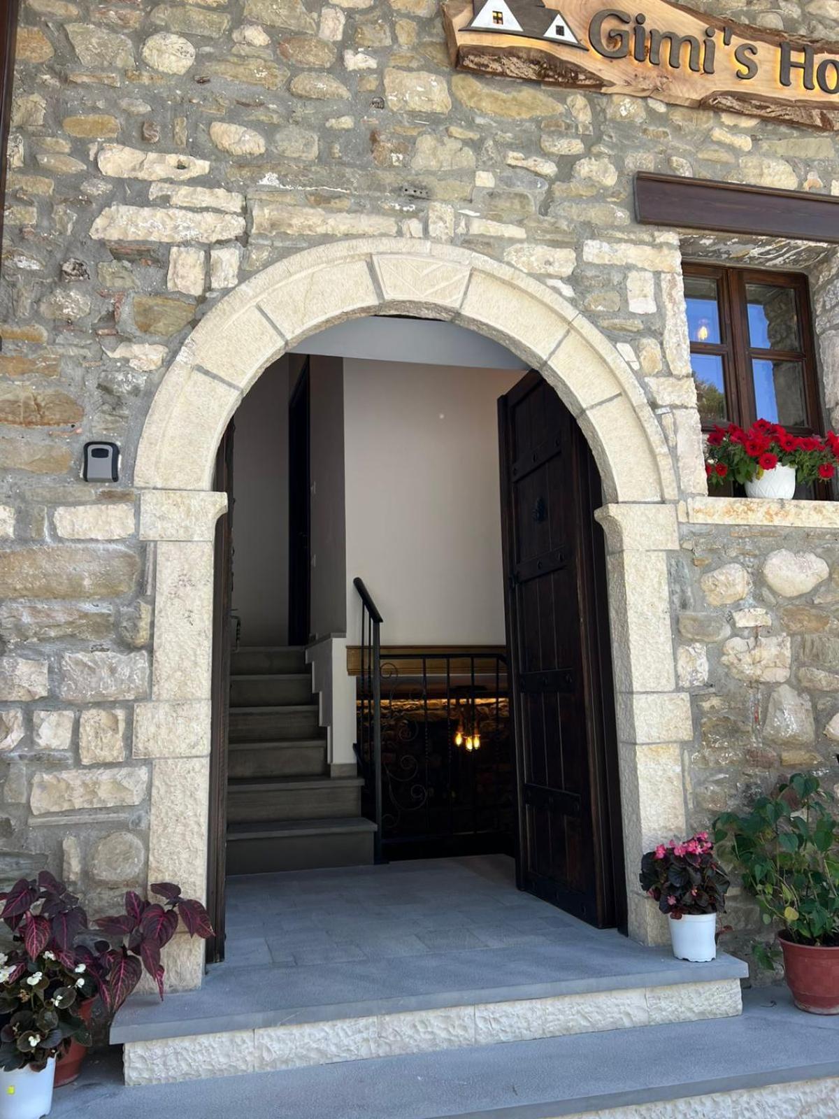 Gimis House Couette-café Berat