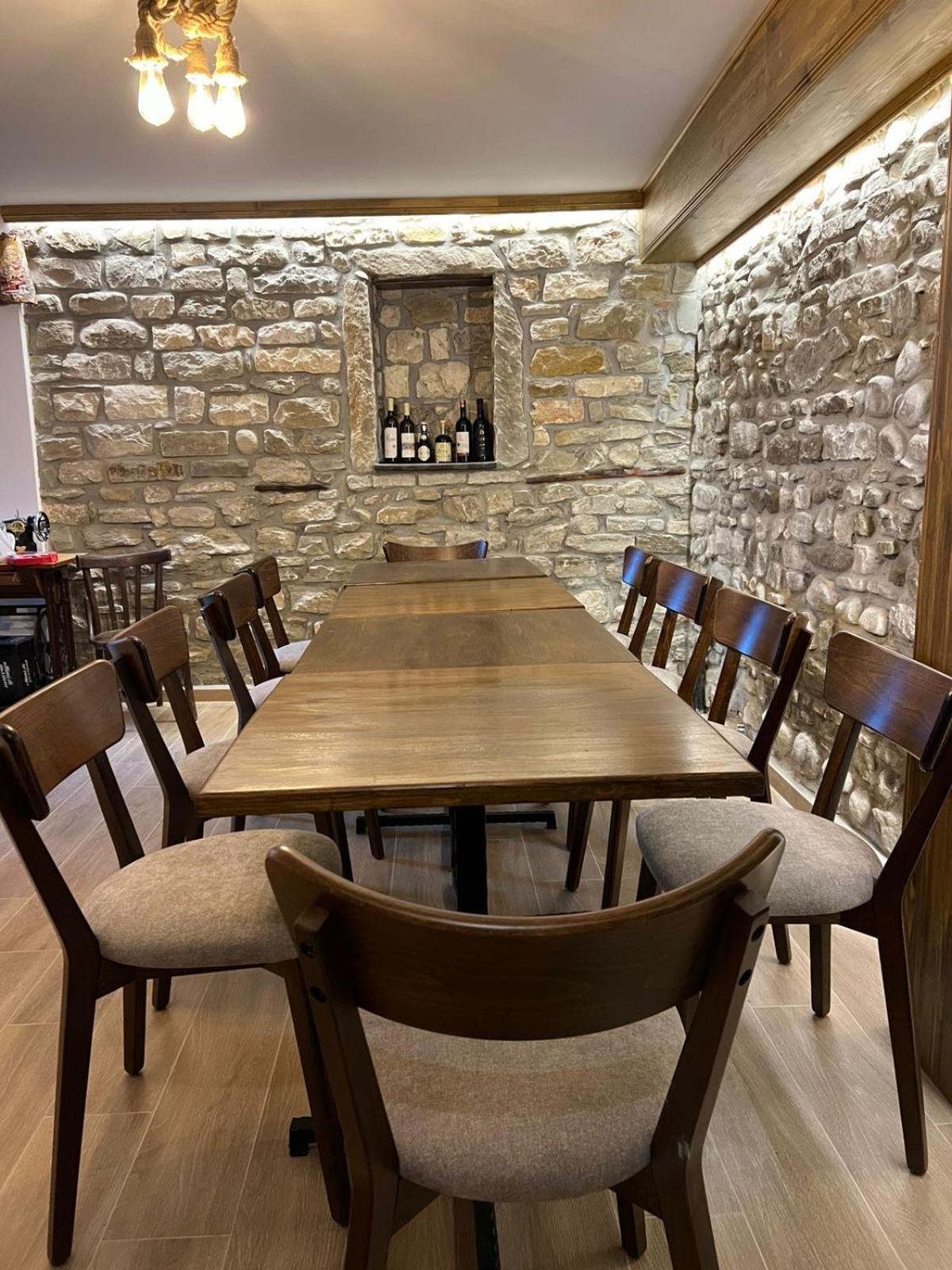 Gimis House Couette-café Berat