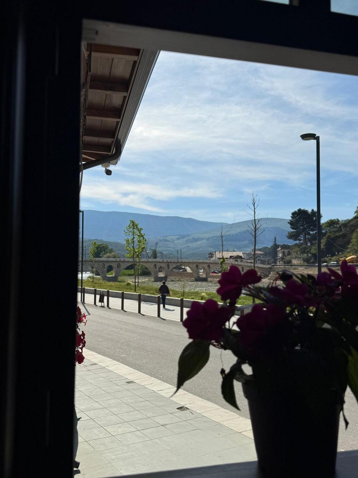 Couette-café Gimis House Berat
